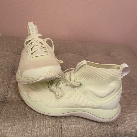 Lululemon Chargefeel Mid Shoes - Picture 5 of 9